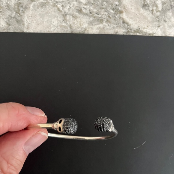 Black Skull Cuff - Picture 4 of 4